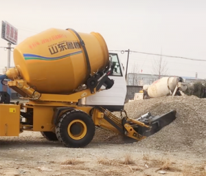 自上料攪拌車好操作嗎？易學(xué)嗎？