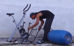 看過(guò)國(guó)外的混凝土攪拌機(jī)，果然，還是擁有自上料攪拌車最幸福！