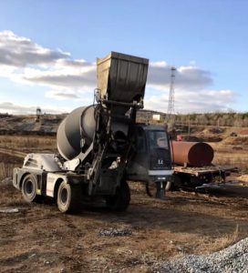 【年“底”了】現(xiàn)在搶魯樽自動(dòng)上料攪拌車，買到就是賺到！沖鴨！