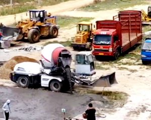 魯樽自上料攪拌車(chē)訂單王誕生！每10小時(shí)賣(mài)出一臺(tái)，暢銷(xiāo)海內(nèi)外，火遍西北