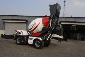 自上料攪拌車品牌推薦 哪個(gè)品牌的自上料攪拌車好？